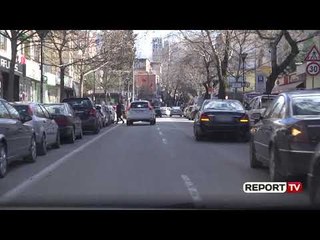 Vëzhgimi/ Si zaptohen vendet e parkimeve në Tiranë nga makinat e "të fortëve"