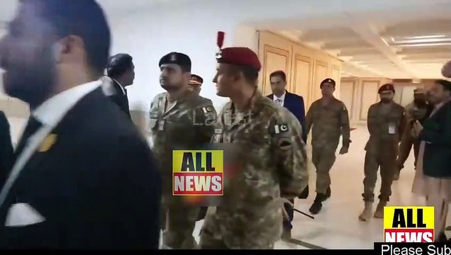 Senate Chairman Siraj sanjrani Warm Welcome Ex Gen Raheel Sharif | Dabang Entry | Ary News Headlines
