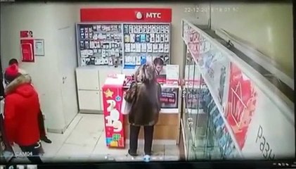 Karma instantâneo a assaltantes!