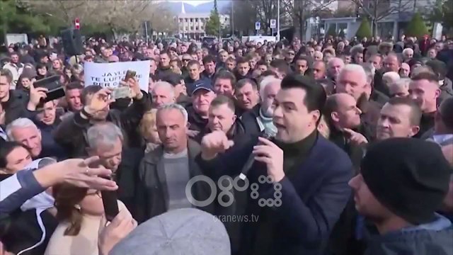 Ora News - Basha fton qytetarët e Burrelit në protestë: 16 shkurti, referendumi më i madh popullor
