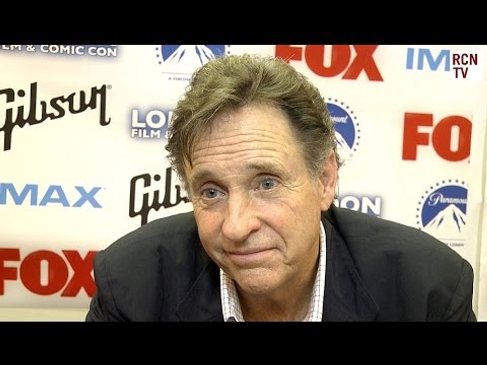 Airplane! Robert Hays Interview - Leslie Nielsen & Ted Striker