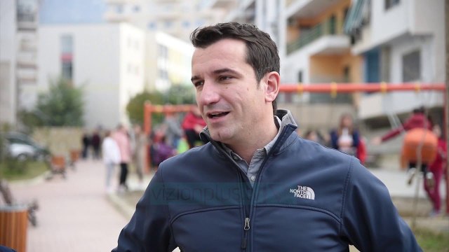 Veliaj përuron këndin e lojërave në Qesarakë - News, Lajme - Vizion Plus