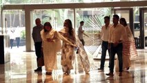 Kareena Kapoor, Karishma Kapoor, Soha Ali Khan Attend Prayer Service For Vikram Phadnis' Mother | Filmibeat