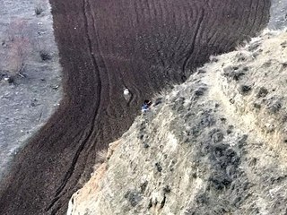 İntihardan Vazgeçti, Ayağı Kayınca Kayalıklardan Yuvarlandı