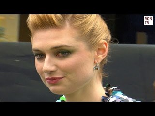 Elizabeth Debicki Meeting Fans At Peter Rabbit Premiere
