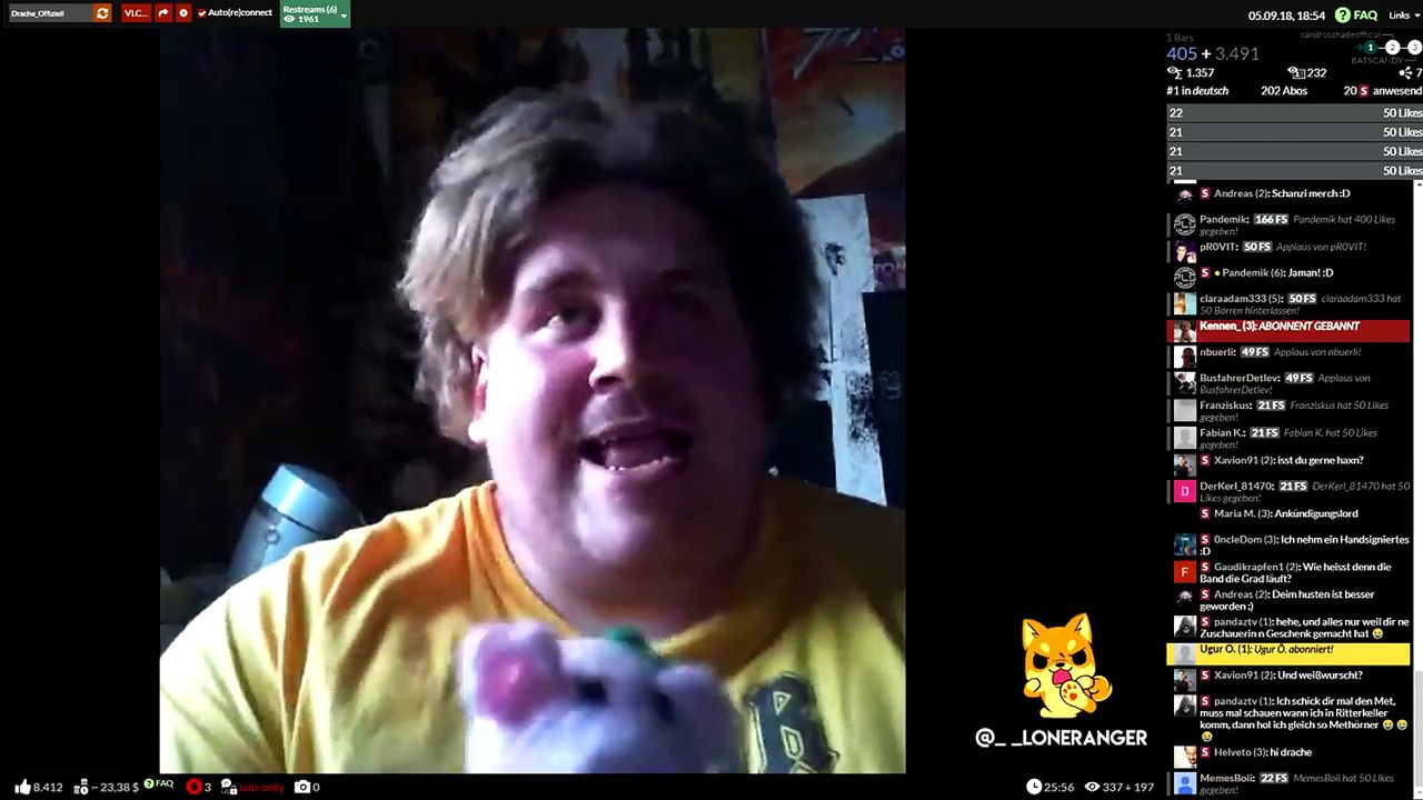 Drachenlord spielt mit seinem Schweinchen rum