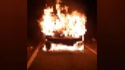 충주에서 랭글러 차량 화재로 전소 / YTN