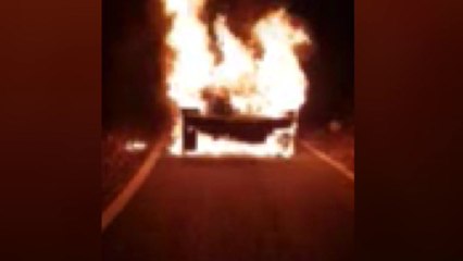 운전 중 갑자기...화염에 휩싸인 랭글러 루비콘 / YTN