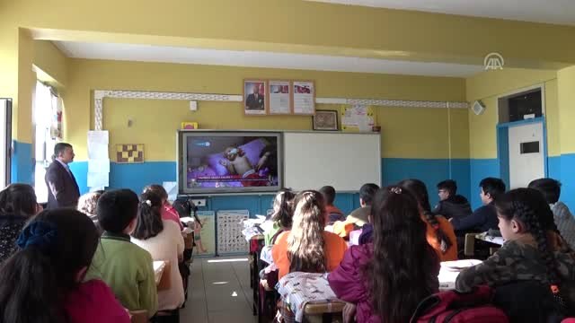 Öğrenciler Harçlıklarını Yemen'deki Çocuklara Gönderdi