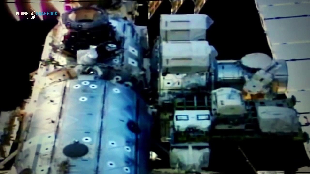 ISS FILMA EL BLACK KNIGHT ORBITANDO LA TIERRA NOVEDAD!!!