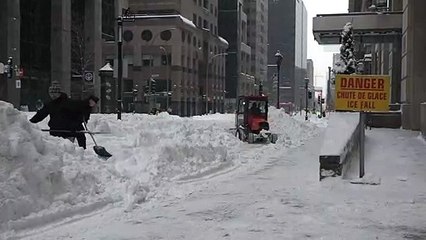 Nevasca paralisa leste do Canadá