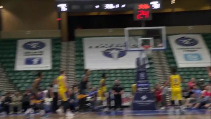 Daryl Macon dials from long distance