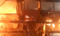 Angkutan Umum Terbakar di Ruas Jalan Tol