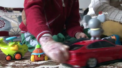 Hastalıkları yüzünden günden güne eriyorlar...Kelebek hastası kardeşlerin dramı yürek burktu