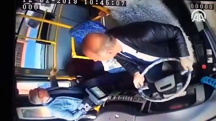 Doğal gaz patlaması halk otobüsünün güvenlik kamerasınca kaydedildi