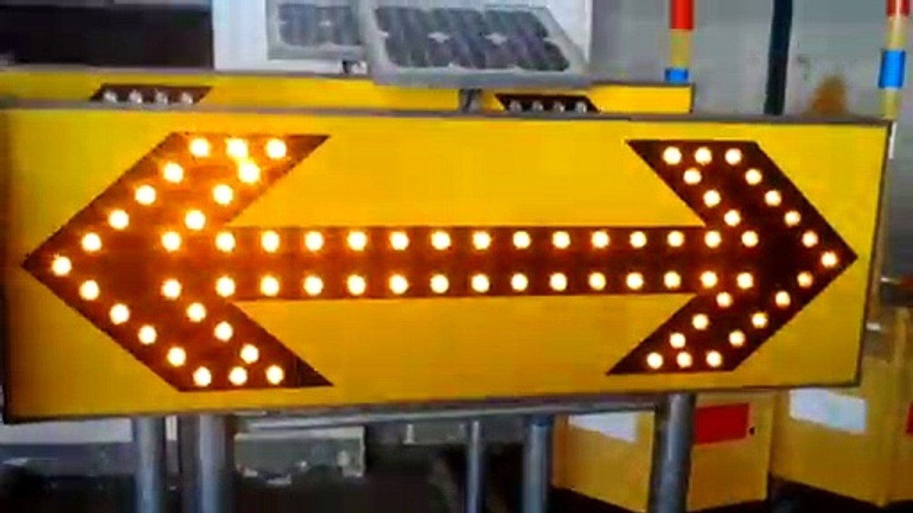 Hengxing SS02 solar traffic signal board