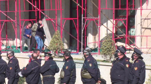Protesta e opozitës, arrestohen 15 persona - News, Lajme - Vizion Plus
