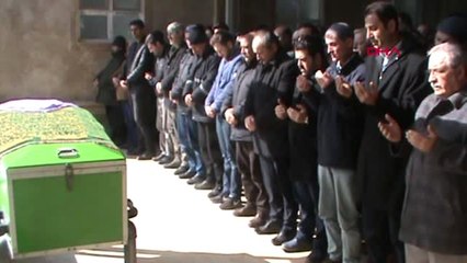 Sakarya Doğumdan Sonra Ölen Anne Son Yolculuğuna Uğurlandı