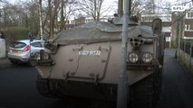 Tanque de guerra abandonado em Manchester vira atração