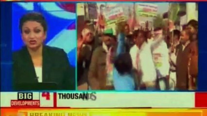 Priyanka's Roadshow attracts sea of admirers in Lucknow | Priyanka Gandhi | Rahul Gandhi | Congress