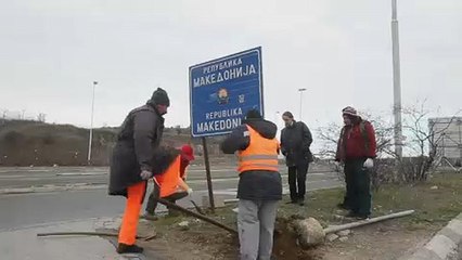 Szkopje cseréli a pénzt, az útlevelet és a rendszámokat is