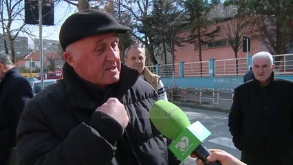 Protesta e prindërve në Tiranë: Mos na hiqni nga shkolla! - Top Channel Albania - News - Lajme