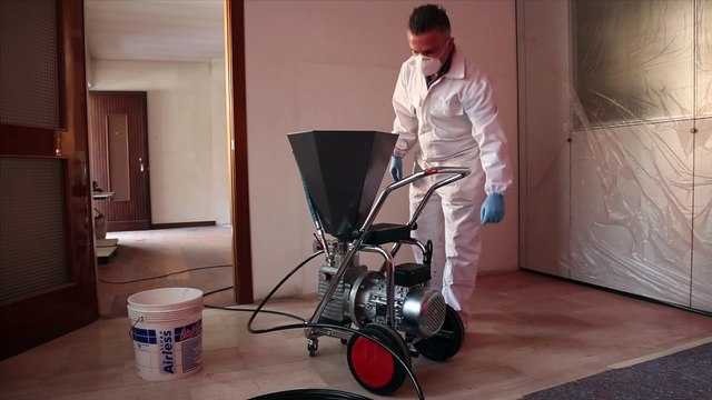 Aplicación de estuco por pulverización con Bomba Airless TECNOVER mod. TR15000T