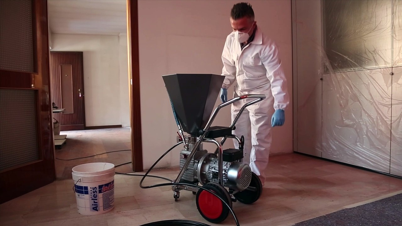 Aplicación de estuco por pulverización con Bomba Airless TECNOVER  mod. TR15000T