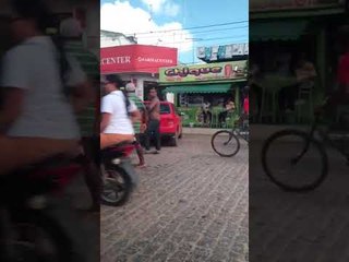 URGENTE populares de Itambé PE amarram homem por tentativa de estupro e o levam à Delegacia 01