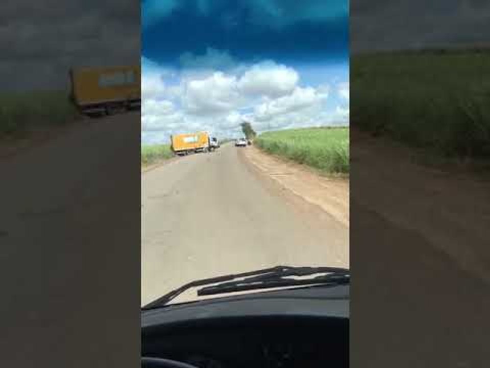 Assalto ao caminhão dos Correiros na PE 75 em Itambé-PE