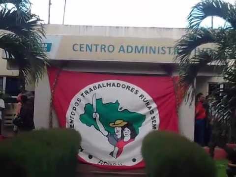 Durante invasão a Prefeitura de Pedras de Fogo, MST dança forró