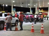 Motoristas lotam postos de combustíveis em Itambé e Pedras de Fogo
