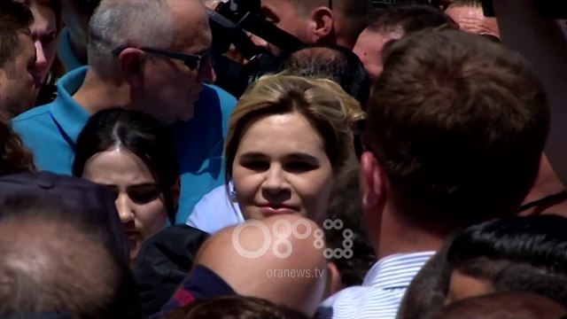 Ora News - Dy ditë nga protesta, ndërkombëtarët thirrje opozitës: Dhuna e papranueshme