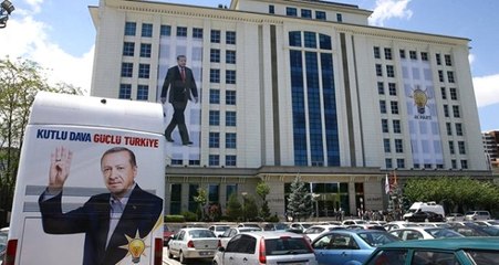 AK Parti'den 14 Şubat Sevgiler Günü Paylaşımı