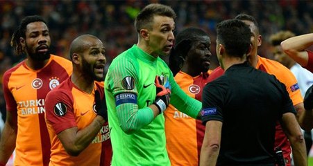 Fernando Muslera Hakemin Penaltı Kararına İsyan Etti!