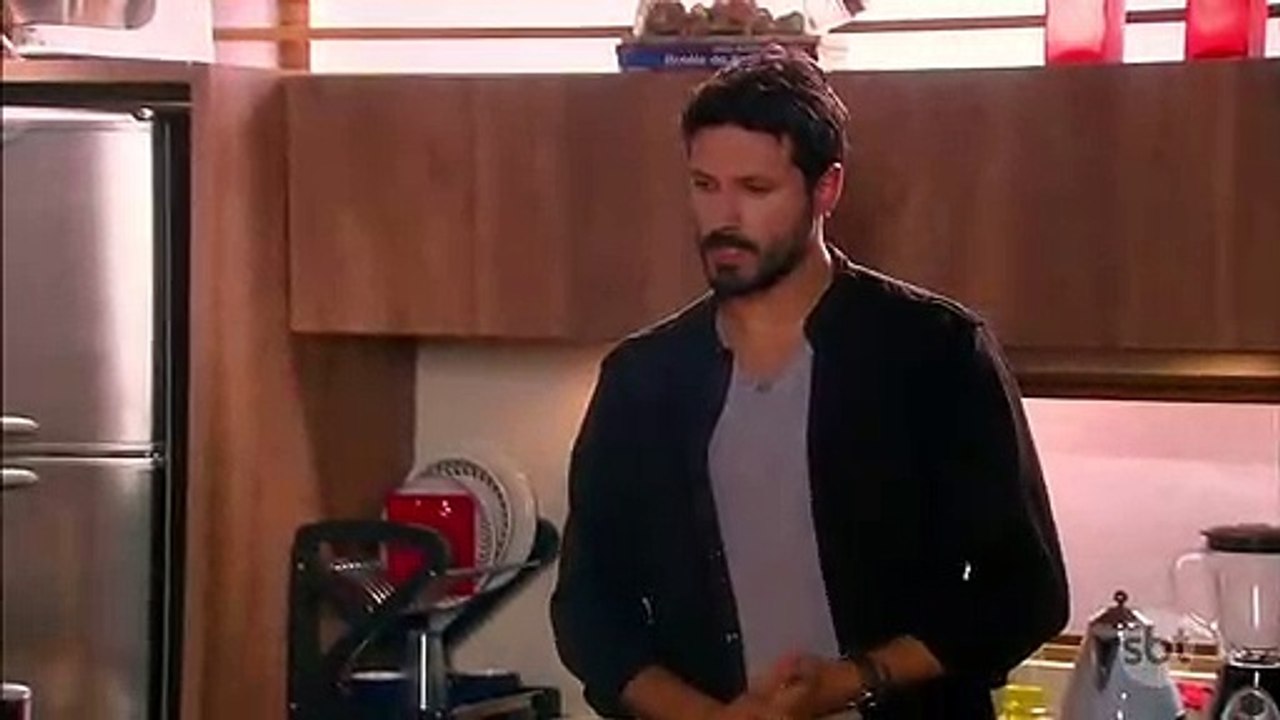 João desmascara Débora na frente de Marcelo | As Aventuras de Poliana