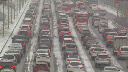 수도권 기습 눈...빙판길 사고에 출근 혼잡 / YTN