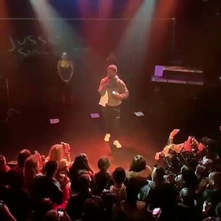 Fans share video of Jussie Smollett calling himself the "gay Tupac," as Twitter is roasting him