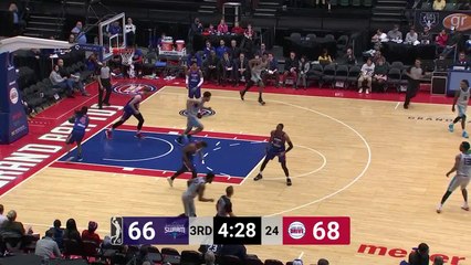 Zach Smith Posts 12 points & 10 rebounds vs. Grand Rapids Drive