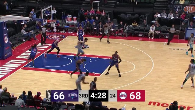 Zach Smith Posts 12 points & 10 rebounds vs. Grand Rapids Drive