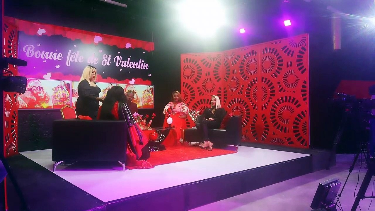 Vidéo- La voyante Daba Mbow fait des révélations sur le mariage d' Adja Diallo :" dégua am  Djiiné..."