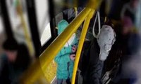 Otobüste hırsızlık anı kamerada