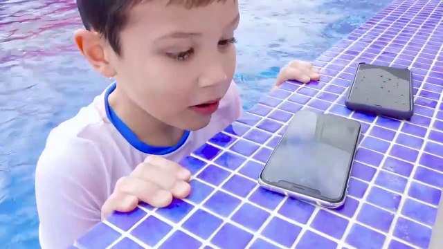 الاطفال الخرقاء أطفال صعب ألعاب طفل مضحك الحوادث - أمي صدمت! | | طفل رضيع د | حب الاطفال أطفال مضحك ضد شبح - جوني جوني أغاني الحضانة قافية وتعلم الألوان للأطفال - جوني جوني القوافي تعلم الألوان مع عائلة Gombal كاندي أطفال فنجر الأسرة Katy and Max