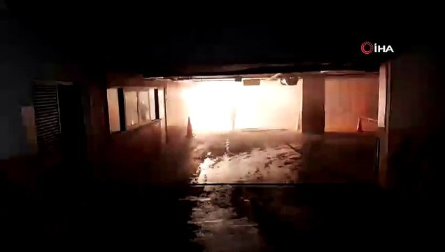 Şişli Belediyesi'nin bodrum katında trafoların olduğu bölümde yangın meydana geldi. Olay yerine itfaiye ekipleri sevk edildi. İtfaiyenin müdahalesi sürüyor.