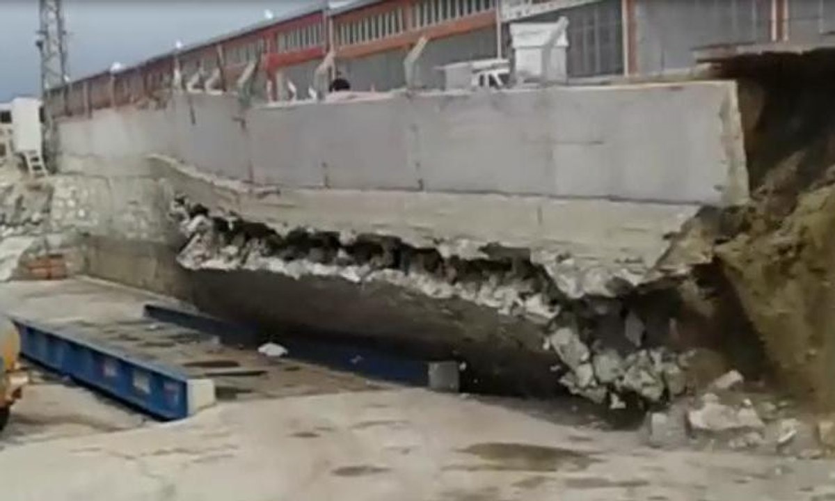 İstinat duvarının çökme anı kamerada