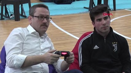 Başakşehir'de Pes Turnuvası'nın Finali Yapıldı