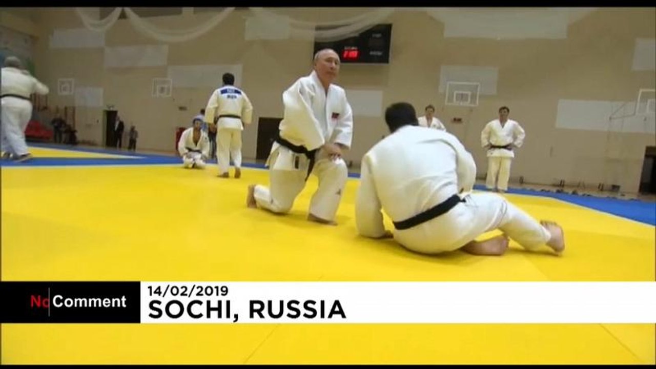 Putin staucht sich Finger bei Judo-Training