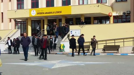 Öğrencinin velisine ceza uygulaması okuldaki telefon sayısını düşürdü