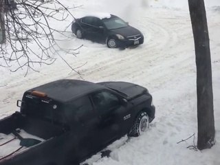 Technique pour débloquer une voiture sur la neige