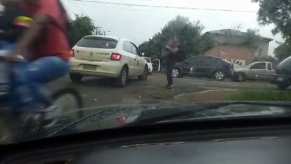 Internauta filma trânsito complicado perto de Cmei e escola municipal